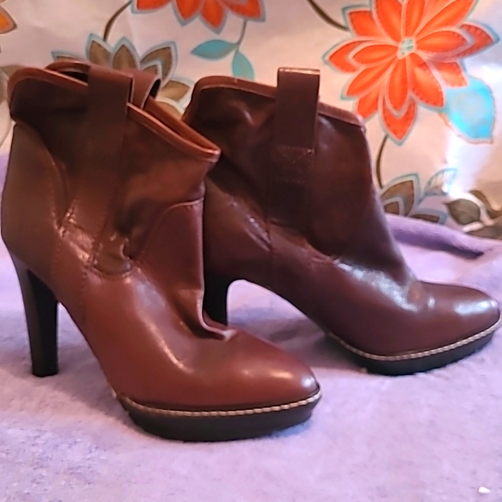 Brand New Italian Vintage Ankle Bootie by NOVITA Genuine Leather High Heel